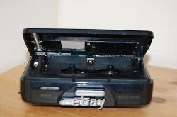 Baladeur cassette stéréo radio Sony WM-BF44 rénové avec ceinture neuve de style rétro