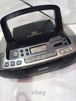 Boombox stéréo portable Sony CFD-S01 avec lecteur de CD compact, radio et enregistreur de cassette