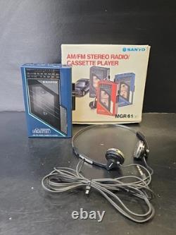Radio cassette stéréo personnel Sanyo vintage MGR61 avec boîte et écouteurs d'origine