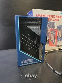 Radio cassette stéréo personnel Sanyo vintage MGR61 avec boîte et écouteurs d'origine