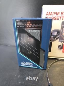 Radio cassette stéréo personnel Sanyo vintage MGR61 avec boîte et écouteurs d'origine