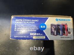 Radio cassette stéréo personnel Sanyo vintage MGR61 avec boîte et écouteurs d'origine