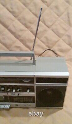 Rare JC Penney. Lecteur enregistreur de cassettes radio stéréo AM FM avec son surround.