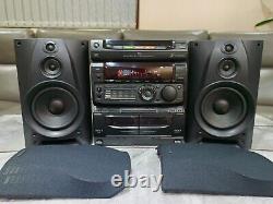 Système stéréo Hifi Sony MHC-771 avec lecteur 3 CD, deck cassette, radio et enceintes.