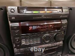 Système stéréo Hifi Sony MHC-771 avec lecteur 3 CD, deck cassette, radio et enceintes.