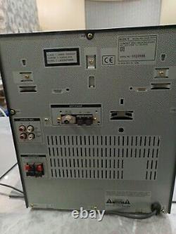 Système stéréo Hifi Sony MHC-771 avec lecteur 3 CD, deck cassette, radio et enceintes.